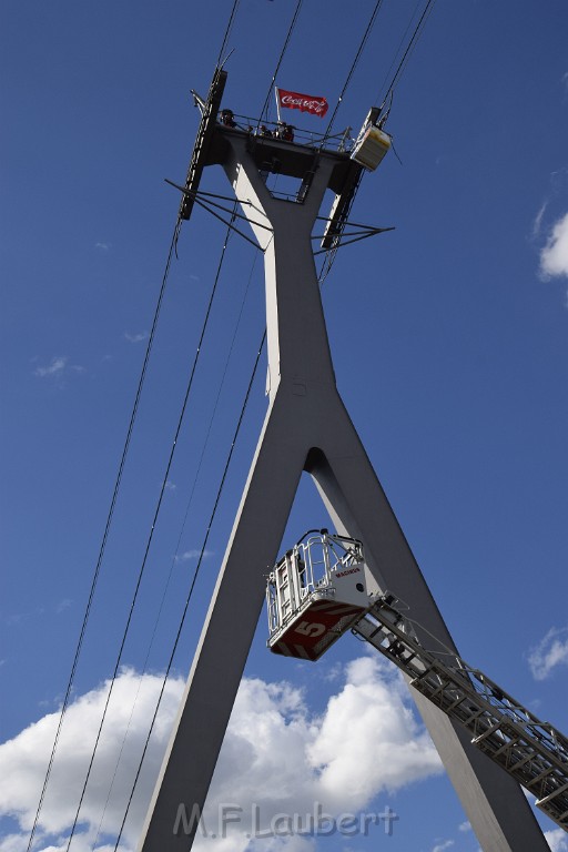 Koelner Seilbahn Gondel blieb haengen Koeln Linksrheinisch P207.JPG - Miklos Laubert